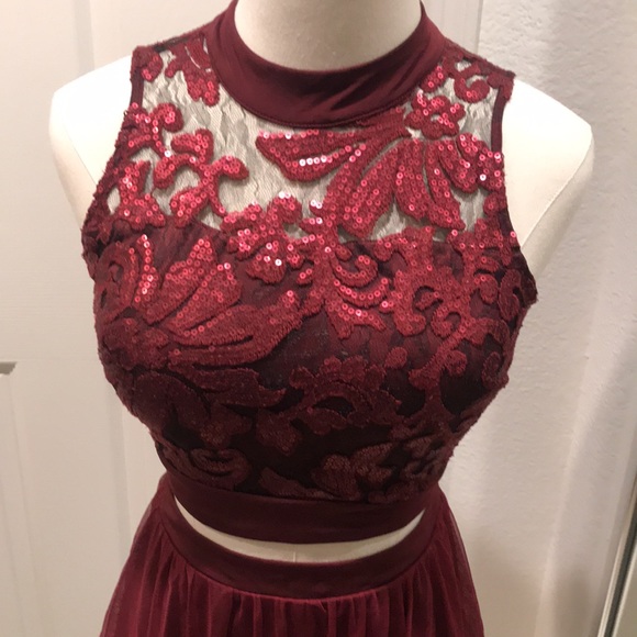 BURGUNDY TWO PIECES FORMAL DRESS - Picture 2 of 8